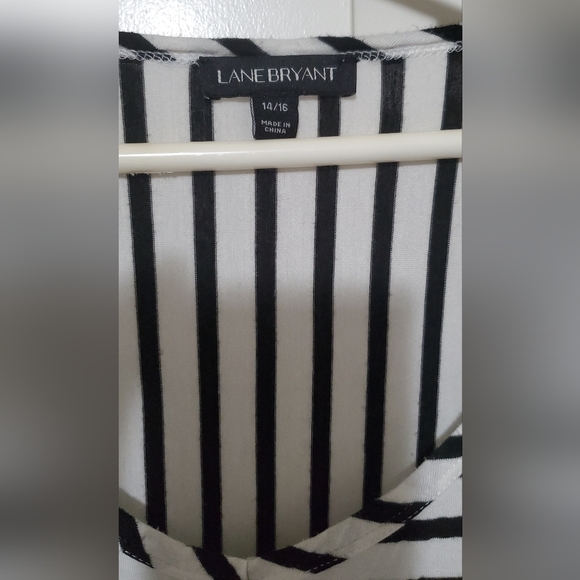 Lane Bryant Asymmetrical Top Sz. 14/16 - Picture 2 of 3
